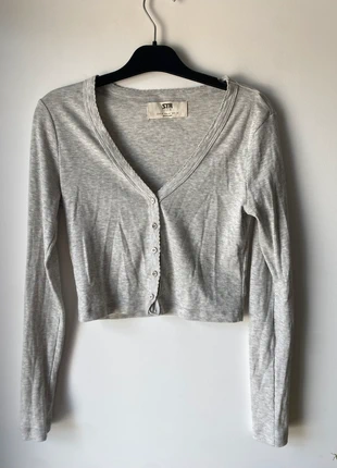 Haut manche longue Pull and Bear, marque: Pull & Bear, état: Très bon état, taille: M / 38 / 10, 6,00 €, 7,00 € Protection acheteurs incluse