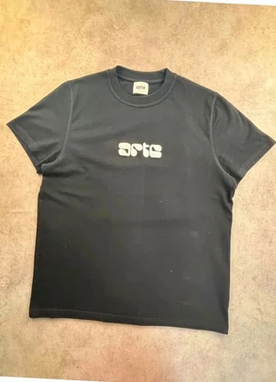 Tee shirt Arte noir logo brodé blanc vintage - taille S, marke: Arte, zustand: Sehr gut, größe: S, 29,90 €, 32,10 € beinhaltet Vinted-Käuferschutz Pro