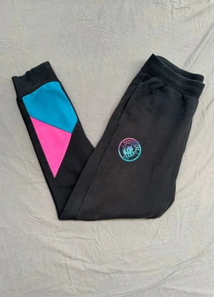 PUMA x Manchester City Black Joggers Sweatpants Pink Blue Neon Trim Homme M, marque: Puma, état: Très bon état, taille: M, 22,99 €, 24,84 € Protection acheteurs incluse