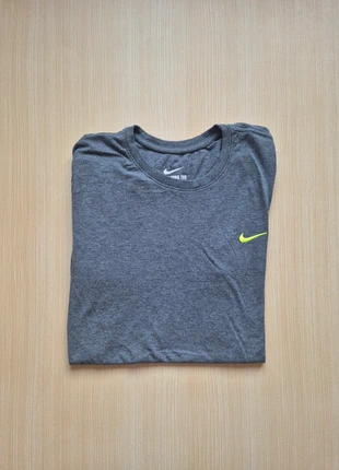 T-shirt the Nike tee gris swoosh vert brodé 
- Taille S, marca: Nike, estado: Muito bom, tamanho: S, €9.90, €11.10 inclui Proteção do Comprador