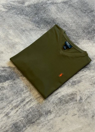 T-shirt col V Polo Ralph Lauren vert kaki logo orange taille M, marque: Ralph Lauren, état: Très bon état, taille: M, 24,99 €, 26,94 € Protection acheteurs (Pro) incluse