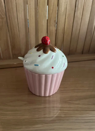 Petite boîte cupcake avec cuillère, staat: Heel goed, € 18,00, € 19,60 inclusief Kopersbescherming