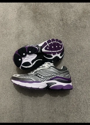 Saucony omni 9 violet, marca: Saucony, estado: Novo com etiquetas, tamanho: 39, €85.00, €89.95 inclui Proteção do Comprador
