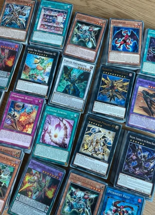 200 yu gi oh kaarten, merk: Yu-Gi-Oh!, staat: Heel goed, € 8,00, € 9,10 inclusief Kopersbescherming