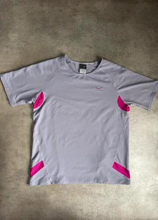 T-shirt de sport Nike Sphère Dry violet mauve taille L, marque: Nike, état: Très bon état, taille: L / 40 / 12, 15,00 €, 16,45 € Protection acheteurs incluse