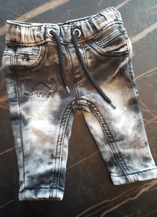 Dino broekje maat 50, merk: Zeeman, staat: Heel goed, maat: Tot 1 maand / 50 cm, € 1,00, € 1,75 inclusief Kopersbescherming