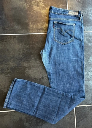 Jean Levi’s Slight Curve Straight Leg femme W31 L32 bleu classique, marca: Levi's, estado: Bueno, tamaño: XL / 42 / 14, 13,99 €, 15,39 € Protección al comprador incluida