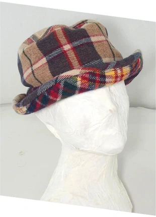 Benetton Cappello Donna Lana Taglia S 58 Cm Tartan Lana Tweed Harris Invernale, marke: United Colors of Benetton, zustand: Sehr gut, größe: S, 8,99 €, 10,14 € beinhaltet Vinted-Käuferschutz Pro