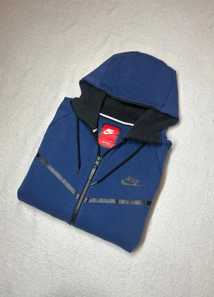 Veste Nike Tech à zip Bleu marine - Très Bon Etat - Taille S, marque: Nike, état: Très bon état, taille: S, 30,00 €, 32,20 € Protection acheteurs incluse
