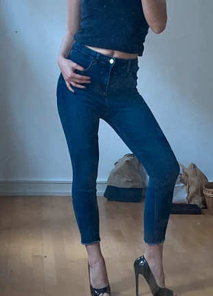 Skinnyjeans röhrenjeans, brand: Pull & Bear, condizioni: Ottime, taglia: M / IT 42 / EU 38, €9.80, €10.99 include la Protezione acquisti