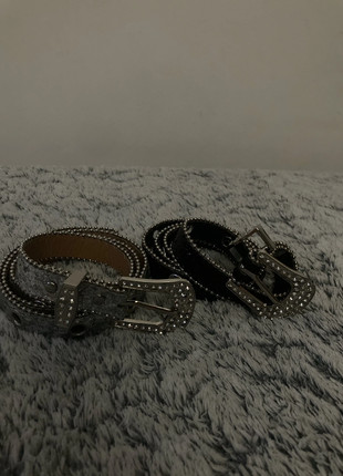 Lot 2 ceintures y2k argenté et noire taille 105cm, marque: y2k, état: Neuf sans étiquette, taille: 105 cm, 14,50 €, 15,93 € Protection acheteurs incluse