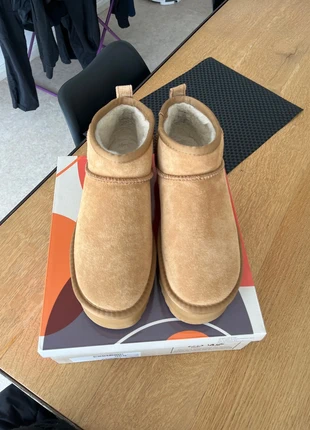 Bottines fourrées camel - style Ugg, marke: Colors of California, zustand: Neu, größe: 40, 50,00 €, 53,20 € inklusive Vinted-Käuferschutz