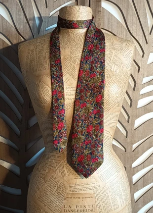 Cravate En Soie Motif Floral Chargé Marine Kaki Bordeaux (Silk Tie Floral Bold Print), marque: Griffe Noire, état: Très bon état, 20,00 €, 21,70 € Protection acheteurs (Pro) incluse