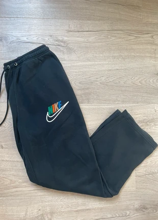 Jogging noir Nike – Taille M, marque: Nike, état: Très bon état, taille: M, 10,00 €, 11,20 € Protection acheteurs incluse