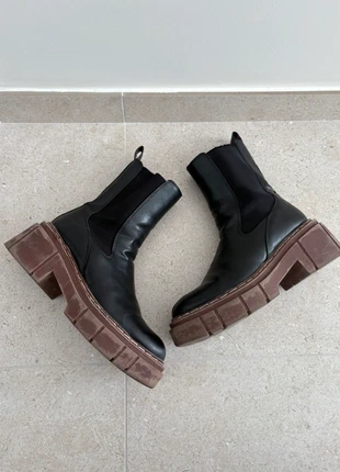 Botas negras plataform chelsea suela marrón efecto desgastado 39, merk: C&A, staat: Heel goed, maat: 39, € 8,00, € 9,10 inclusief Kopersbescherming