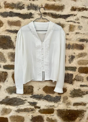 Blouse blanche vintage à col dentelle et boutons perles – chic et intemporelle, marque: Vintage, état: Très bon état, taille: M / 38 / 10, 14,00 €, 15,40 € Protection acheteurs incluse