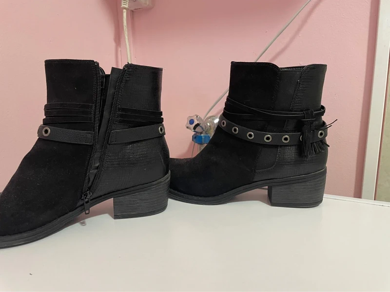 Jolie paire de bottines - photo numéro 3