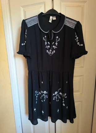 Robe voile avec broderies, marque: H&M, état: Très bon état, taille: L / 40 / 12, 3,00 €, 3,85 € Protection acheteurs incluse