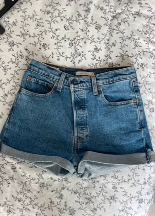Short Levi’s, marque: Levi's, état: Très bon état, taille: S / 36 / 8, 10,00 €, 11,20 € Protection acheteurs incluse