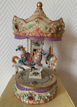 Grand carrousel musical, marque: Music Box Kingdom, état: Neuf avec étiquette, 59,00 €, 62,65 € Protection acheteurs incluse