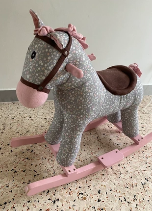 Cavallo a dondolo legno e stoffa cheval bascule bois, zustand: Sehr gut, größe: 12-18 Monate / 80, 25,00 €, 26,95 € inklusive Vinted-Käuferschutz