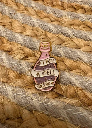 Pins I put a spell on you, condition: Very good, €3.50, €4.38 includes Buyer Protection Pro