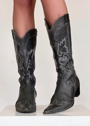 Vintage Charcoal Black Leather Cowboy Boots (EU 40) 2000s Western Style, marca: Vintage Love, estado: Muito bom, tamanho: 40, €80.00, €84.70 inclui Proteção do Comprador