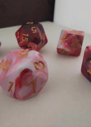 Set de dés Marbrés - Rouge/Blanc, marca: studio712, estado: Novo com etiquetas, €9.99, €11.19 inclui Proteção do Comprador