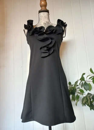 Belle robe noire col froufrou, neuve jamais portée T36, marque: Boutique indépendante, état: Neuf avec étiquette, taille: S / 36 / 8, 34,50 €, 36,93 € Protection acheteurs incluse