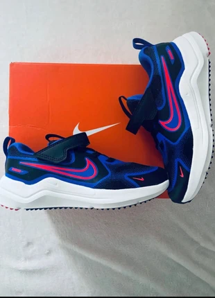 Nike Cosmic Runner Taille 31.5, marke: Nike, zustand: Neu, mit Etikett, größe: 31, 32,00 €, 34,30 € inklusive Vinted-Käuferschutz