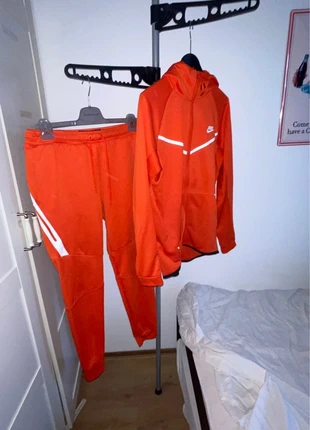 Nike Tech Poly oranje, merk: Nike, staat: Goed, maat: M, € 40,00, € 42,70 inclusief Kopersbescherming