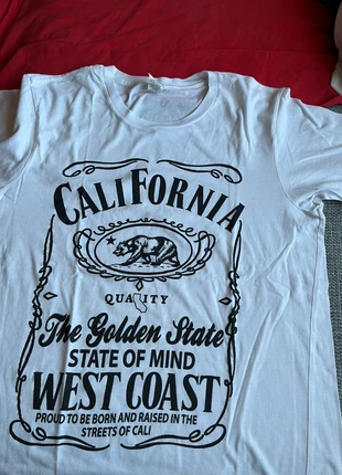 T-shirt bianca California, condizioni: Nuovo senza cartellino, taglia: L, €10.00, €11.20 include la Protezione acquisti