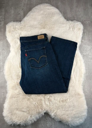 Jean Levi’s W32 FR42 modèle capri coupe droite femme couleur bleu marine 99% coton, brand: Levi's, condizioni: Ottime, taglia: XL / IT 46 / EU 42, €14.00, €15.40 include la Protezione acquisti Pro
