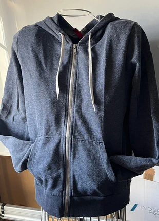 Pull à tirette avec capuche taille 38 H&M, brand: H&M, condizioni: Ottime, taglia: M / IT 42 / EU 38, €5.00, €5.95 include la Protezione acquisti