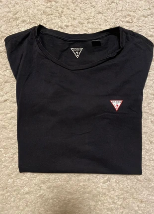 T -Shirt Guess, marca: GUESS, estado: Bueno, tamaño: M, 5,00 €, 5,95 € Protección al comprador incluida