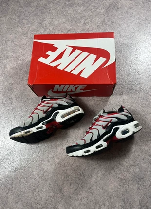Basket Nike Aïe max plus TN rouge & gris / Taille 38,5 EU, marke: Nike, zustand: Gut, größe: 38.5, 40,00 €, 42,70 € inklusive Vinted-Käuferschutz