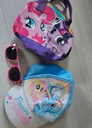 My little pony set zonnebril, petje en een handtasje, merk: My Little Pony, staat: Goed, € 3,95, € 4,85 inclusief Kopersbescherming