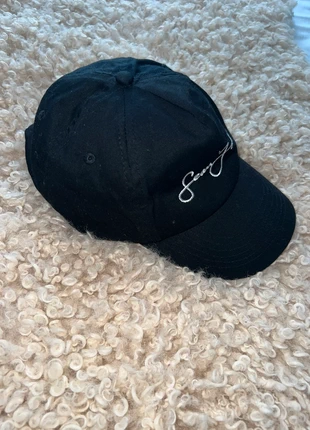 Black cap, brand: Missguided, condition: New without tags, size: One size, £5.00, £5.95 includes Buyer Protection