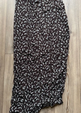 Bruine midirok met bloemen, marque: Stradivarius, état: Bon état, taille: M / 38 / 10, 2,50 €, 3,33 € Protection acheteurs incluse