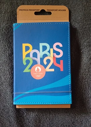 Protège passeport Paris 2024 Neuf, marke: Paris 2024, zustand: Neu, mit Etikett, 8,00 €, 9,10 € inklusive Vinted-Käuferschutz