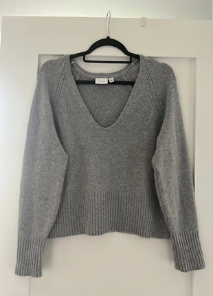 Grey v neck jumper, brand: Vila, condition: Very good, size: XS / 34 / 6, €6.00, €7.00 includes Buyer Protection