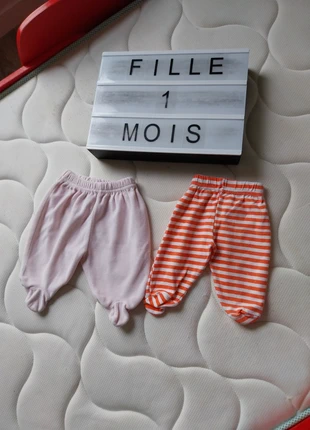 Lot de 2 pantalons fille 1 mois, brand: Je Ne C'est Pas, condizioni: Ottime, taglia: 1-3 mesi / 56 cm, €2.00, €2.80 include la Protezione acquisti