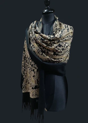 Exclusive cashmere embroidered shawl never worn, marke: Cashmere, zustand: Neu, mit Etikett, 38,00 €, 40,60 € beinhaltet Vinted-Käuferschutz Pro