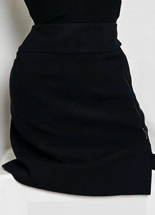 Jupe noire Caroll taille 36 élégance classique, brand: Caroll, condizioni: Ottime, taglia: S / IT 40 / EU 36, €11.00, €12.25 include la Protezione acquisti Pro