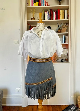 Jupe courte en daim bleu à franges ceinture motifs ethniques multicolores, marca: Boutique indépendante, estado: Muy bueno, tamaño: S / 36 / 8, 15,00 €, 16,45 € Protección al comprador incluida