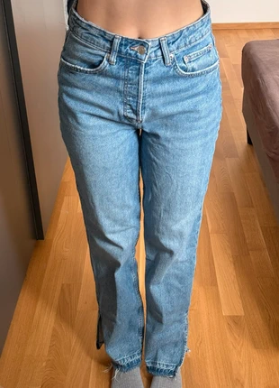 Blaue Jeans mit Knöchelschlitz außen, marke: H&M Divided, zustand: Sehr gut, größe: M / 38 / 10, 15,00 €, 16,45 € inklusive Vinted-Käuferschutz