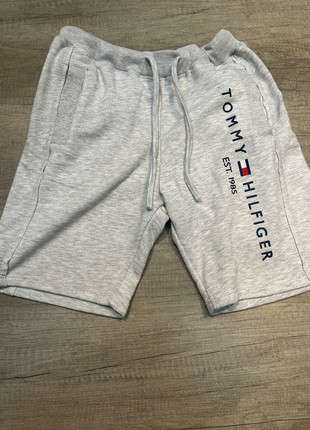 Short tommy hilfiger blanc taille S, marque: Tommy Hilfiger, état: Neuf sans étiquette, taille: S, 10,00 €, 11,20 € Protection acheteurs incluse