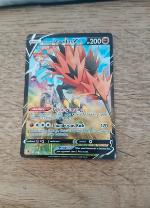 Pokémon kaart zapdos V, merk: Pokémon, staat: Heel goed, € 10,00, € 11,20 inclusief Kopersbescherming