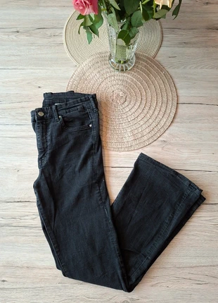 Flaired Jeans, brand: H&M, condizioni: Ottime, taglia: M / IT 42 / EU 38, €12.00, €13.30 include la Protezione acquisti