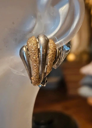 Boucles d'oreilles clips vintage année 90 coquillages dorés et argentés, merk: Vintage, staat: Heel goed, € 13,00, € 14,35 inclusief Kopersbescherming